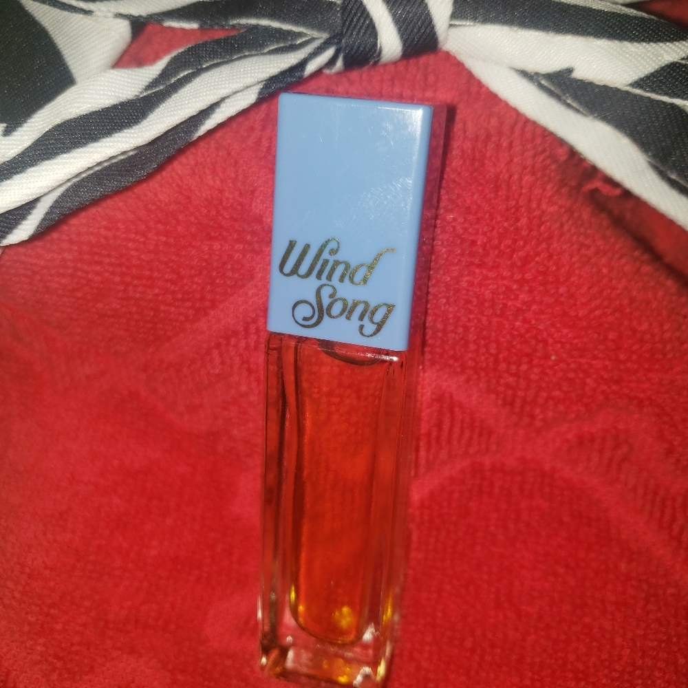 Women's Perfume Vintage (WIND SONG) by Giorgio Beverly Hills - Picture 2 of 8